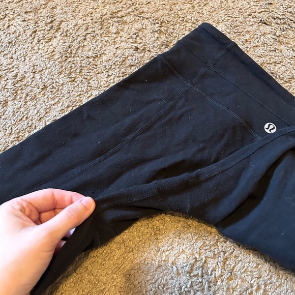 Lululemon Groove Crop Black Size 2 Women’s Stretch Stitching Yoga Leggings Run - Picture 7 of 9